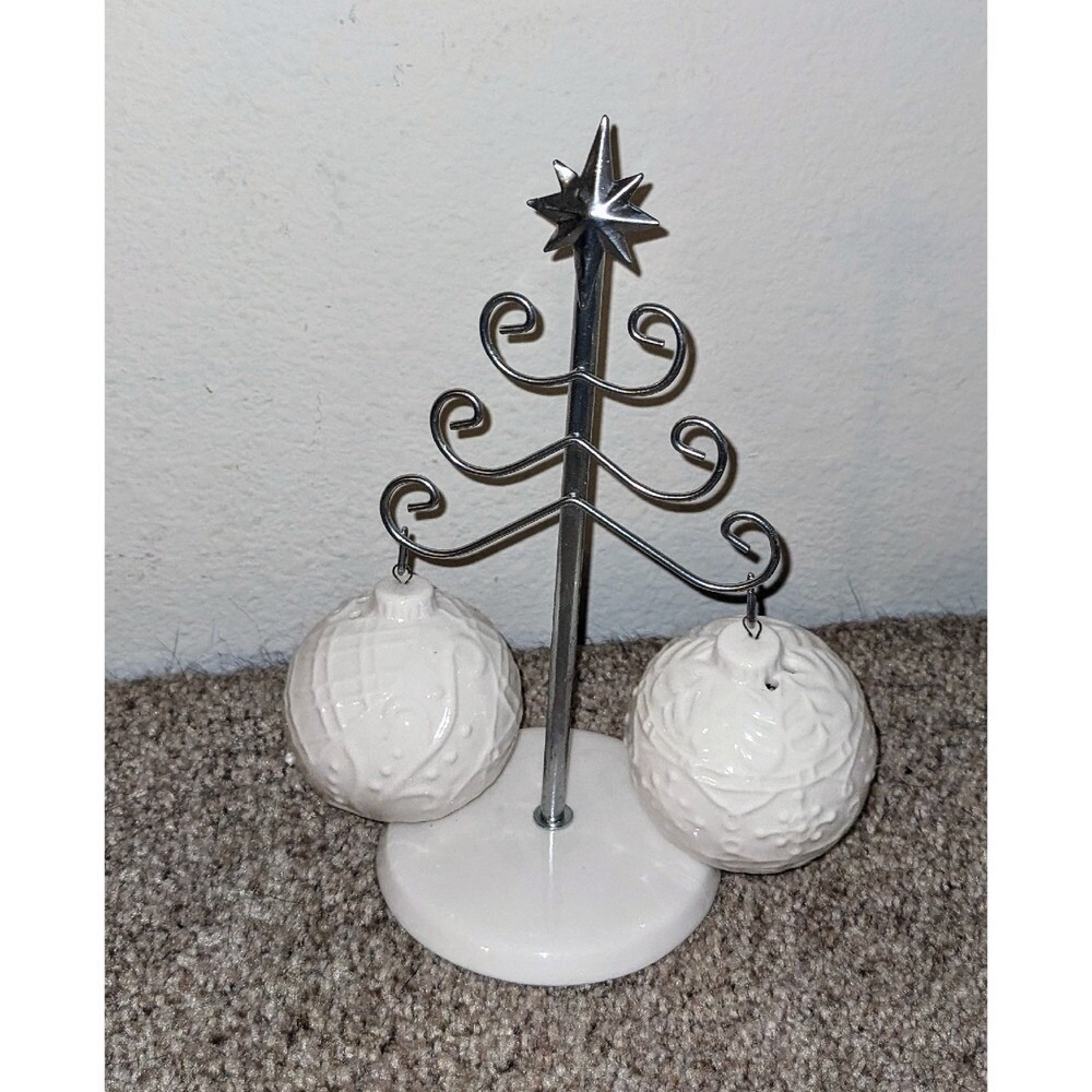 Cracker Barrel Christmas Ornament‎ Salt & Pepper Shakers with Tree Stand